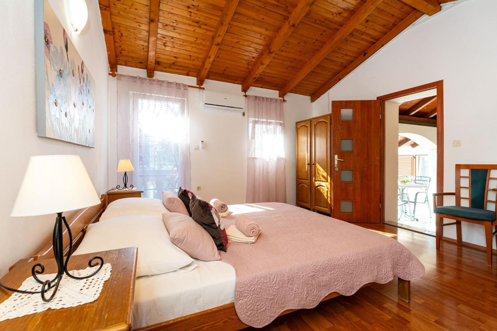 Apartments Adriana Starigrad Paklenica Exterior photo